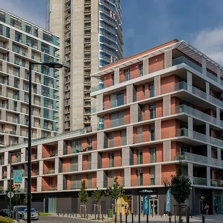 Brand New - Modern & Comfy At River