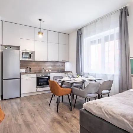Brand New - Modern & Comfy At River Apartment