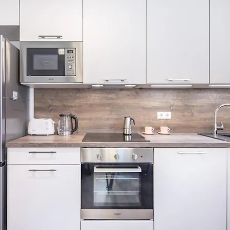 Brand New - Modern & Comfy At River Apartment *